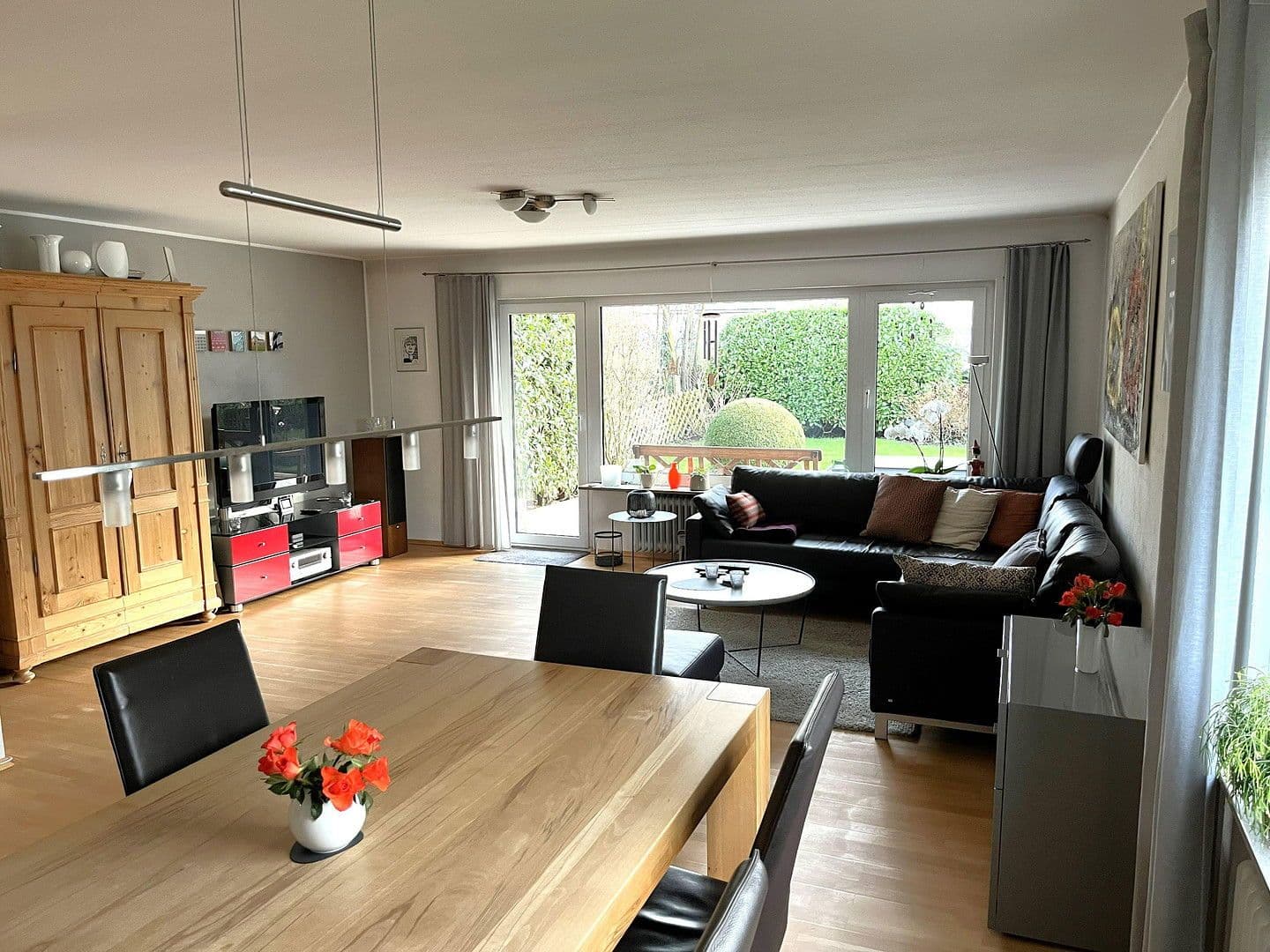 Predaj domu 146 m², pozemek 252 m², Stuttgart-Weilimdorf (Wolfbusch), Bádensko-Wurttembersko Predaj domu 146 m², pozemek 252 m², Stuttgart-Weilimdorf (Wolfbusch), Bádensko-Wurttembersko