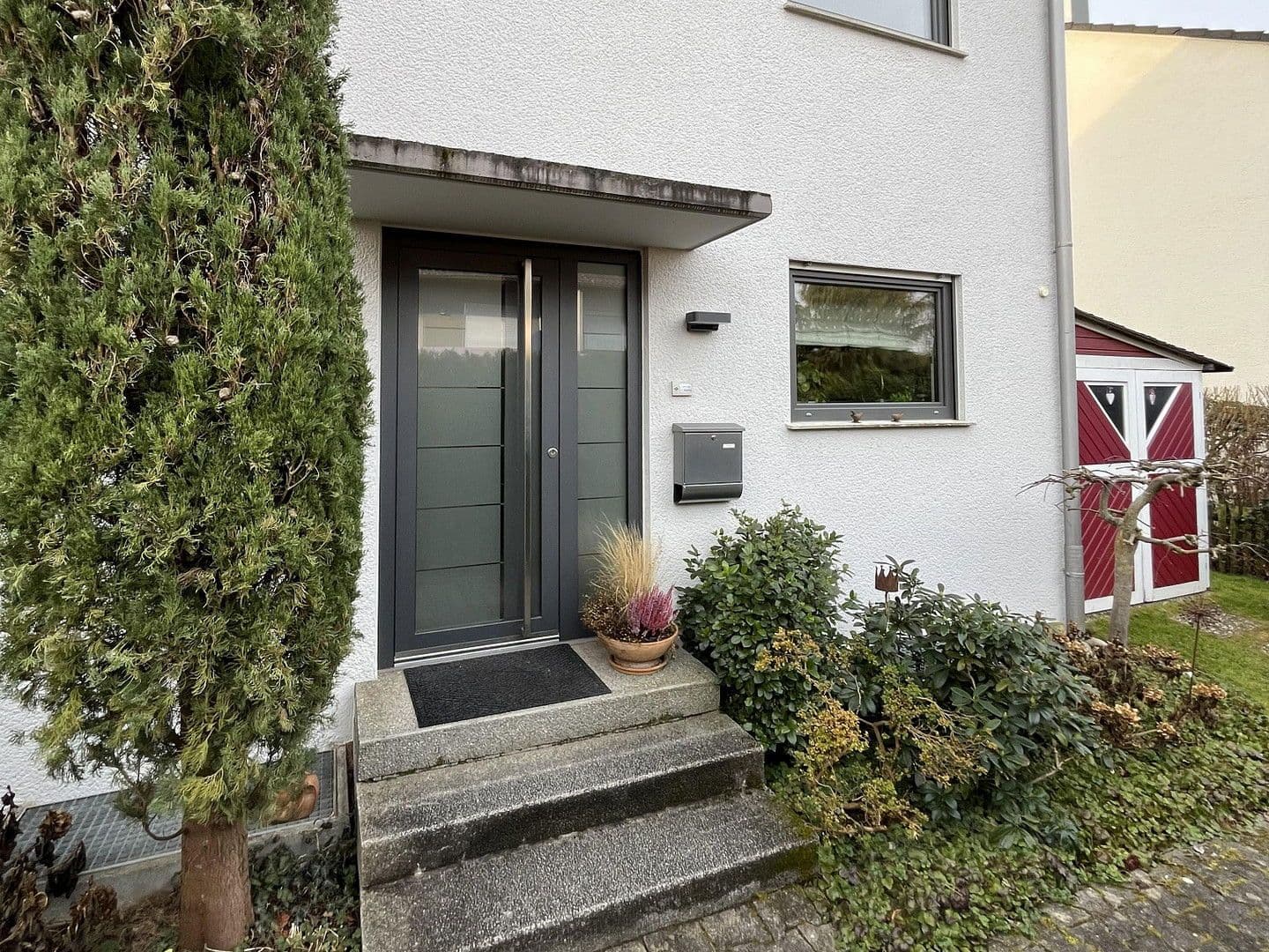 Predaj domu 146 m², pozemek 252 m², Stuttgart-Weilimdorf (Wolfbusch), Bádensko-Wurttembersko Predaj domu 146 m², pozemek 252 m², Stuttgart-Weilimdorf (Wolfbusch), Bádensko-Wurttembersko