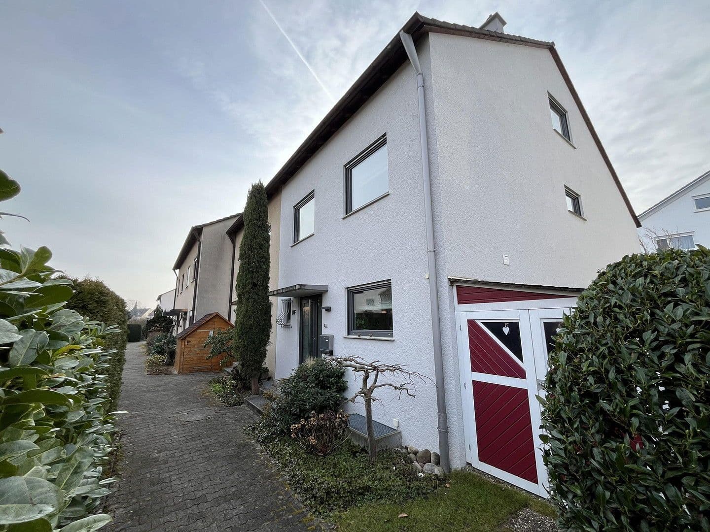 Predaj domu 146 m², pozemek 252 m², Stuttgart-Weilimdorf (Wolfbusch), Bádensko-Wurttembersko Predaj domu 146 m², pozemek 252 m², Stuttgart-Weilimdorf (Wolfbusch), Bádensko-Wurttembersko