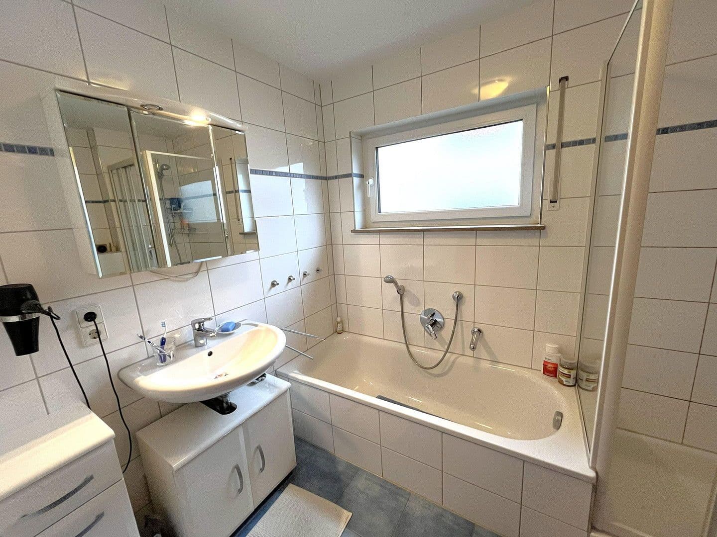 Predaj domu 146 m², pozemek 252 m², Stuttgart-Weilimdorf (Wolfbusch), Bádensko-Wurttembersko Predaj domu 146 m², pozemek 252 m², Stuttgart-Weilimdorf (Wolfbusch), Bádensko-Wurttembersko