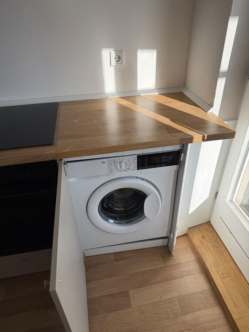 Prenájom bytu 4-izbový 120 m², Bucher Straße 97, Nürnberg, Bavorsko Prenájom bytu 4-izbový 120 m², Bucher Straße 97, Nürnberg, Bavorsko