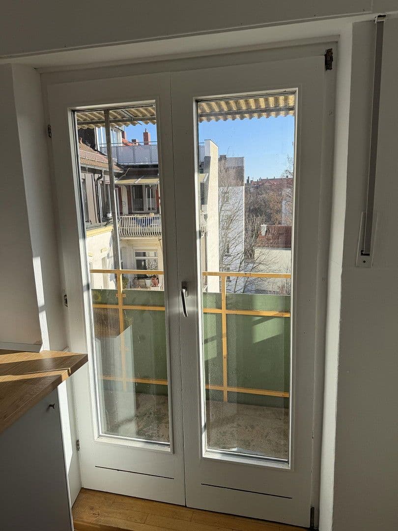 Prenájom bytu 4-izbový 120 m², Bucher Straße 97, Nürnberg, Bavorsko Prenájom bytu 4-izbový 120 m², Bucher Straße 97, Nürnberg, Bavorsko