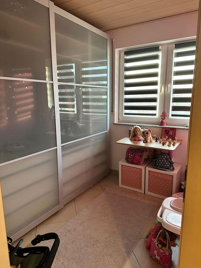 Prenájom bytu 4-izbový 95 m², Buseck, Hesensko Prenájom bytu 4-izbový 95 m², Buseck, Hesensko