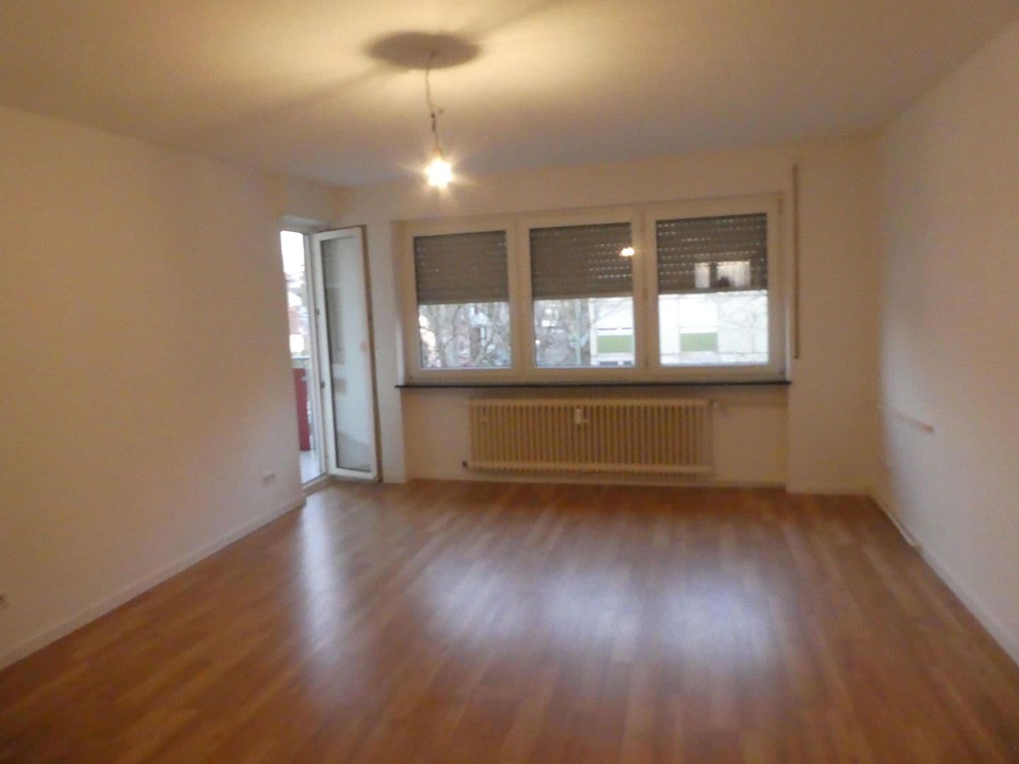 Prenájom bytu 3-izbový 80 m², Kaiserslautern, Porýnie-Falcko Prenájom bytu 3-izbový 80 m², Kaiserslautern, Porýnie-Falcko