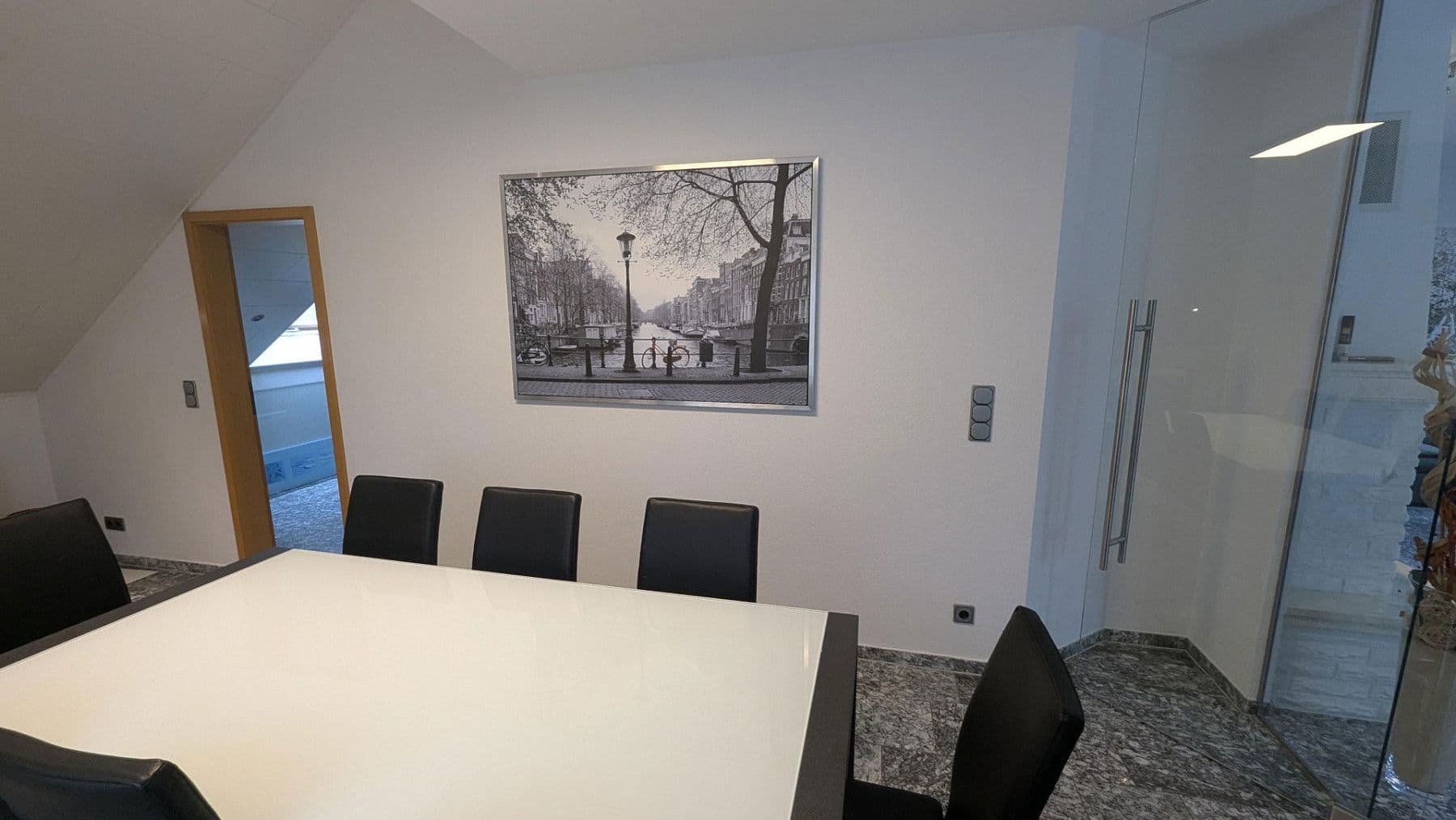 Prenájom bytu 4-izbový 186 m², Flörsheim-Dalsheim, Porýnie-Falcko Prenájom bytu 4-izbový 186 m², Flörsheim-Dalsheim, Porýnie-Falcko