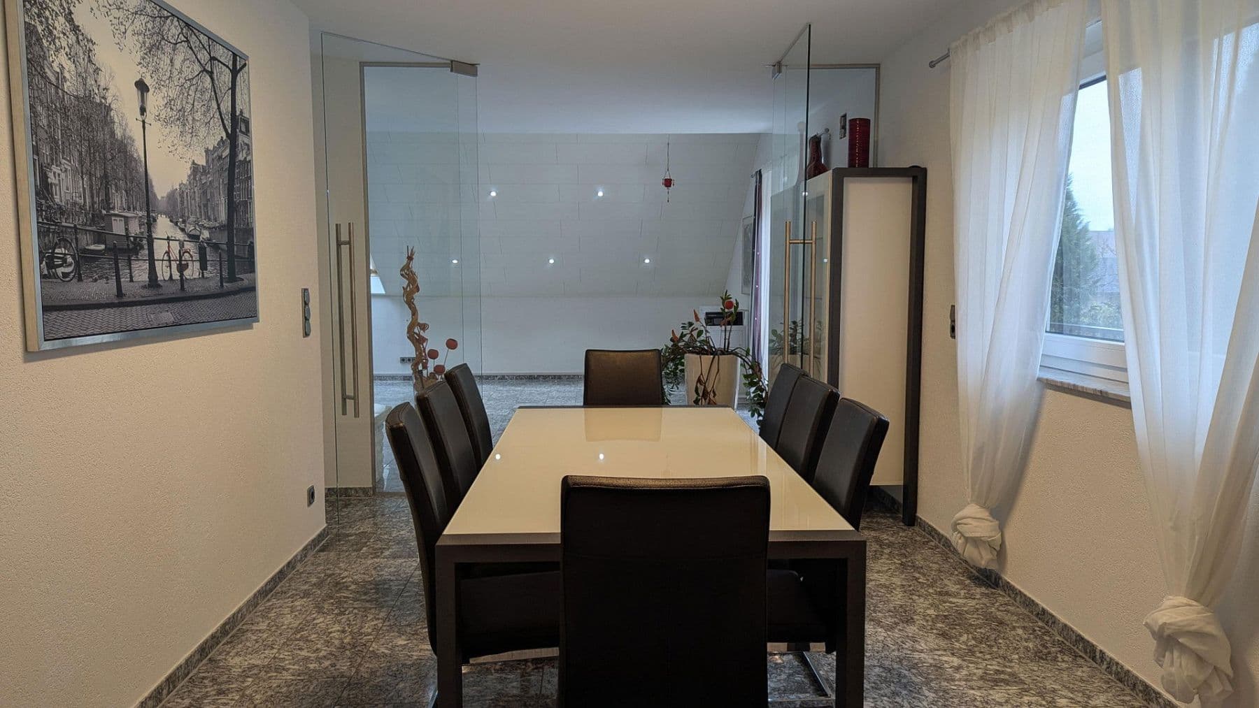 Prenájom bytu 4-izbový 186 m², Flörsheim-Dalsheim, Porýnie-Falcko Prenájom bytu 4-izbový 186 m², Flörsheim-Dalsheim, Porýnie-Falcko