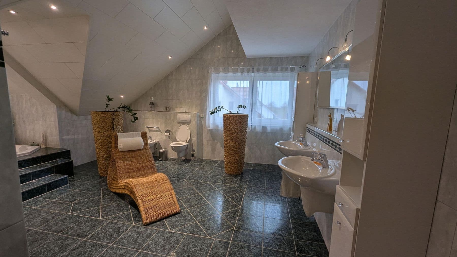 Prenájom bytu 4-izbový 186 m², Flörsheim-Dalsheim, Porýnie-Falcko Prenájom bytu 4-izbový 186 m², Flörsheim-Dalsheim, Porýnie-Falcko