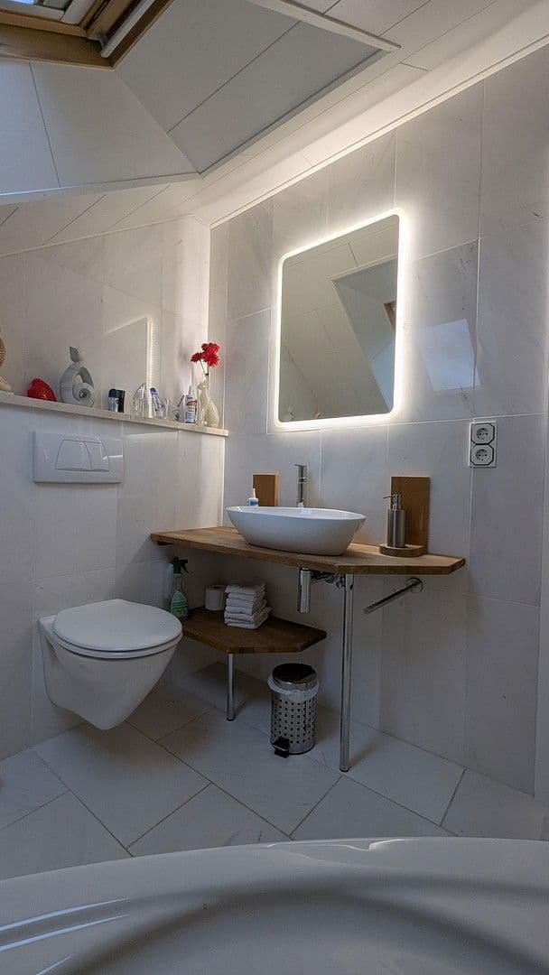 Prenájom bytu 4-izbový 186 m², Flörsheim-Dalsheim, Porýnie-Falcko Prenájom bytu 4-izbový 186 m², Flörsheim-Dalsheim, Porýnie-Falcko