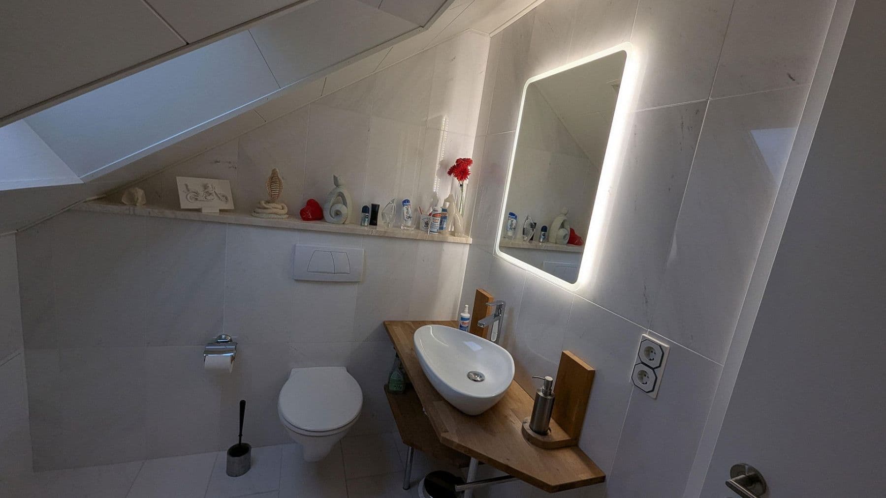 Prenájom bytu 4-izbový 186 m², Flörsheim-Dalsheim, Porýnie-Falcko Prenájom bytu 4-izbový 186 m², Flörsheim-Dalsheim, Porýnie-Falcko