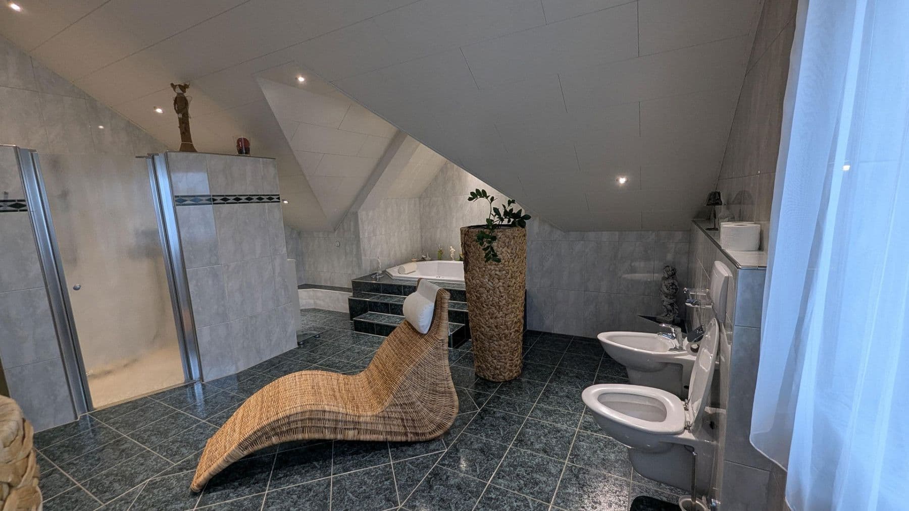 Prenájom bytu 4-izbový 186 m², Flörsheim-Dalsheim, Porýnie-Falcko Prenájom bytu 4-izbový 186 m², Flörsheim-Dalsheim, Porýnie-Falcko