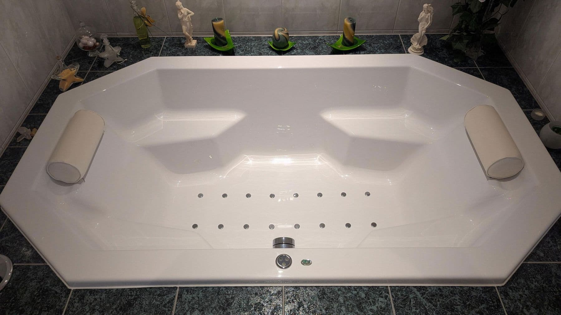 Prenájom bytu 4-izbový 186 m², Flörsheim-Dalsheim, Porýnie-Falcko Prenájom bytu 4-izbový 186 m², Flörsheim-Dalsheim, Porýnie-Falcko