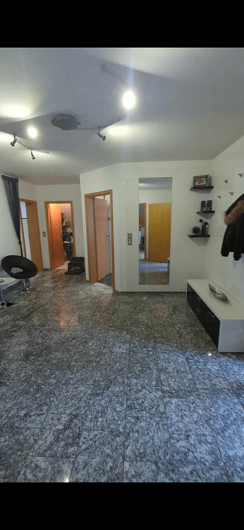 Prenájom bytu 4-izbový 186 m², Flörsheim-Dalsheim, Porýnie-Falcko Prenájom bytu 4-izbový 186 m², Flörsheim-Dalsheim, Porýnie-Falcko