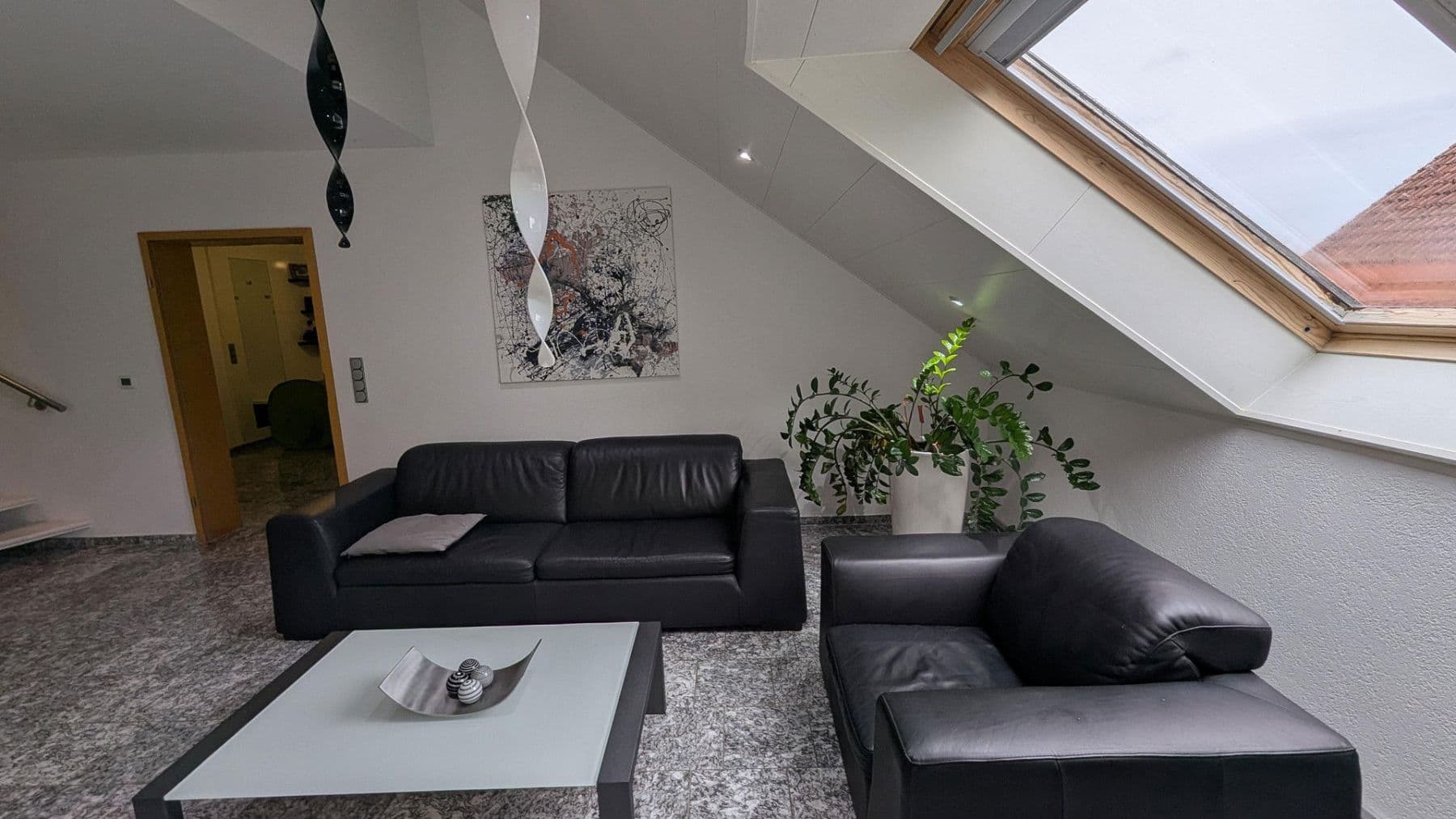 Prenájom bytu 4-izbový 186 m², Flörsheim-Dalsheim, Porýnie-Falcko Prenájom bytu 4-izbový 186 m², Flörsheim-Dalsheim, Porýnie-Falcko