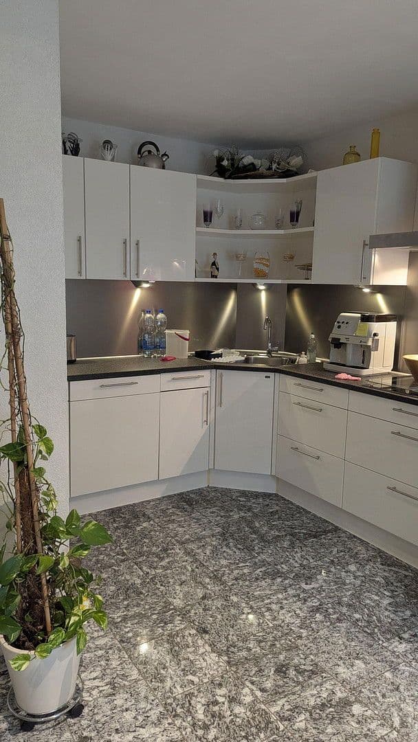 Prenájom bytu 4-izbový 186 m², Flörsheim-Dalsheim, Porýnie-Falcko Prenájom bytu 4-izbový 186 m², Flörsheim-Dalsheim, Porýnie-Falcko