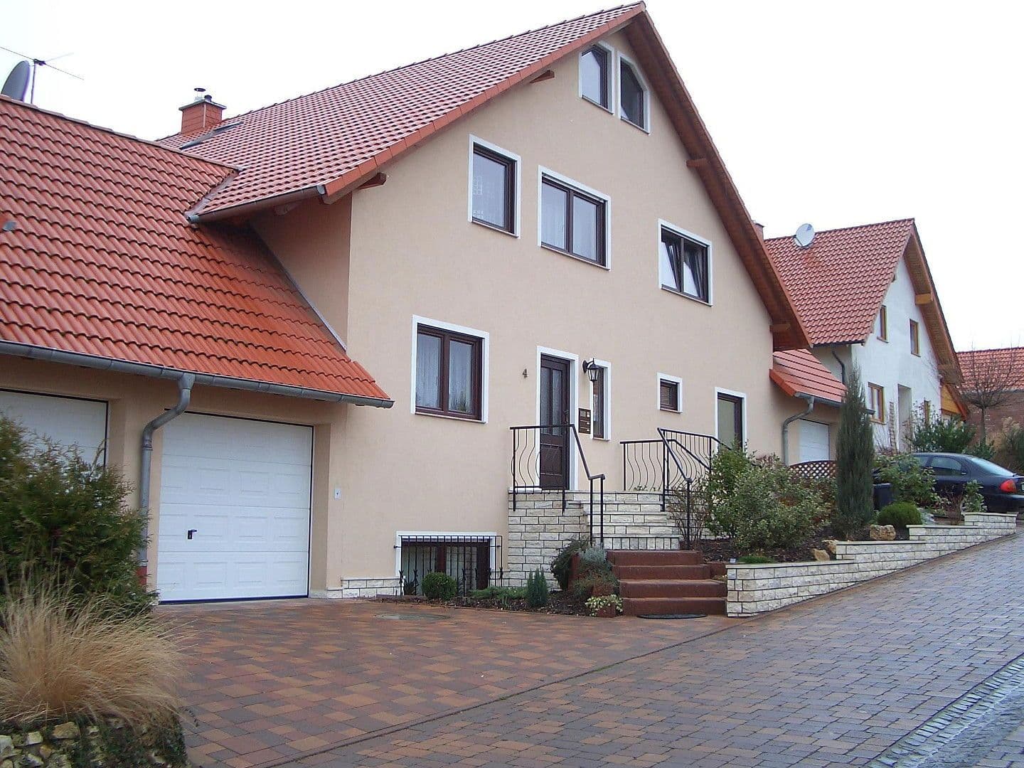 Prenájom bytu 4-izbový 186 m², Flörsheim-Dalsheim, Porýnie-Falcko Prenájom bytu 4-izbový 186 m², Flörsheim-Dalsheim, Porýnie-Falcko