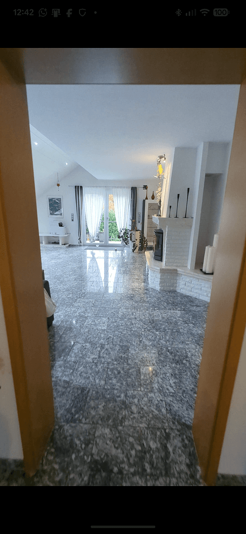 Prenájom bytu 4-izbový 186 m², Flörsheim-Dalsheim, Porýnie-Falcko Prenájom bytu 4-izbový 186 m², Flörsheim-Dalsheim, Porýnie-Falcko