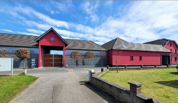 Predaj domu 703 m², pozemek 41.670 m², Niederkrüchten, Severné Porýnie - Westfálsko Predaj domu 703 m², pozemek 41.670 m², Niederkrüchten, Severné Porýnie - Westfálsko