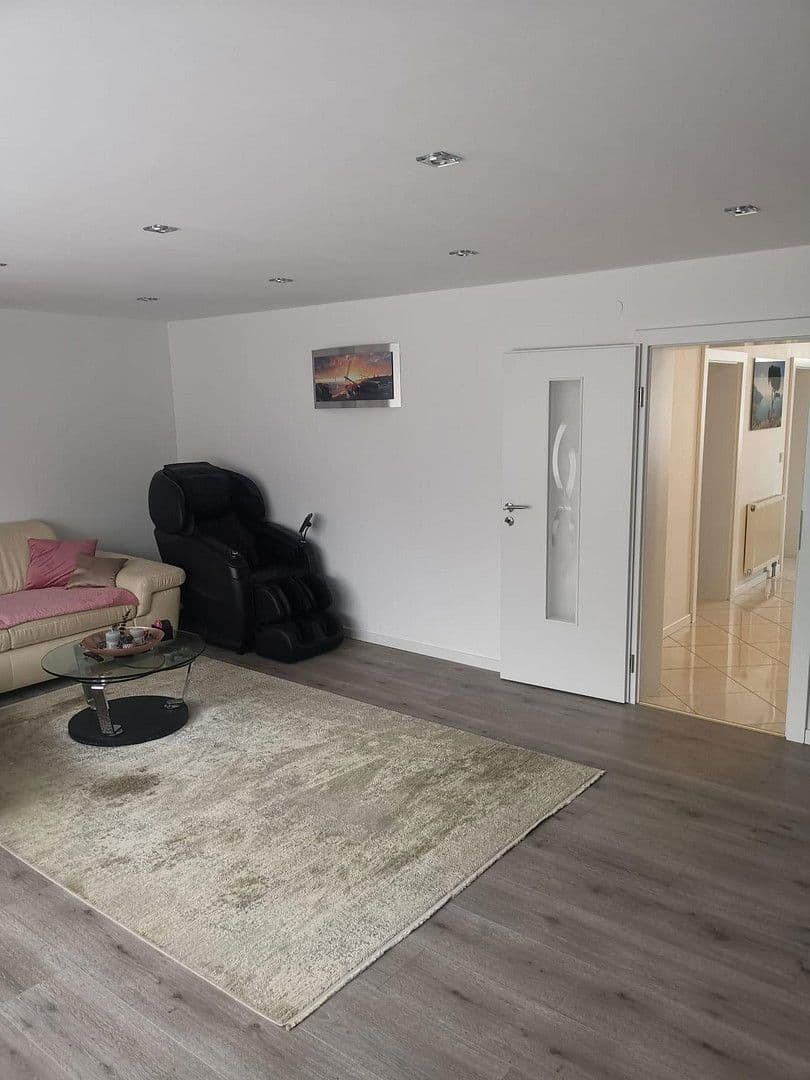 Predaj domu 180 m², pozemek 617 m², Groß-Zimmerner Str. 25, Reinheim, Hesensko Predaj domu 180 m², pozemek 617 m², Groß-Zimmerner Str. 25, Reinheim, Hesensko