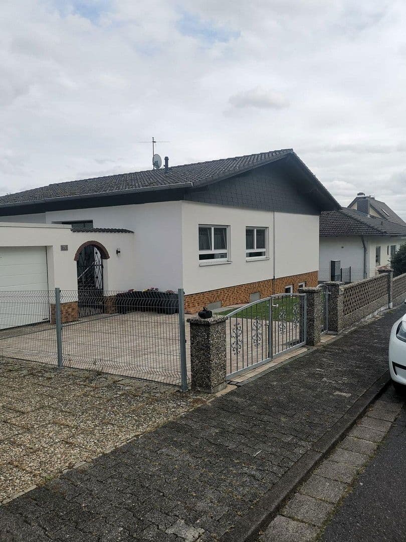 Predaj domu 180 m², pozemek 617 m², Groß-Zimmerner Str. 25, Reinheim, Hesensko Predaj domu 180 m², pozemek 617 m², Groß-Zimmerner Str. 25, Reinheim, Hesensko
