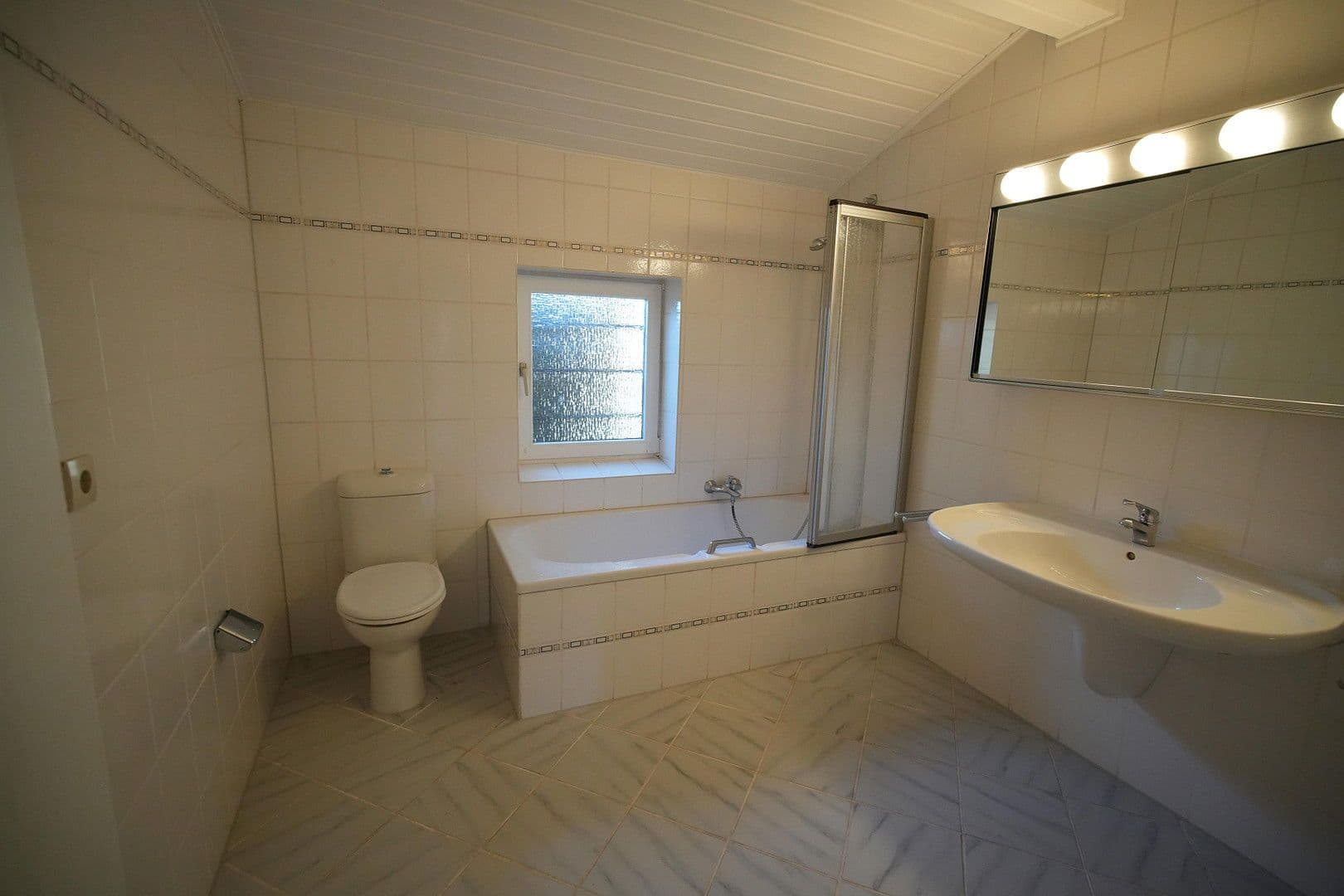 Prenájom domu 135 m², pozemek 411 m², Bad Salzuflen, Severné Porýnie - Westfálsko Prenájom domu 135 m², pozemek 411 m², Bad Salzuflen, Severné Porýnie - Westfálsko