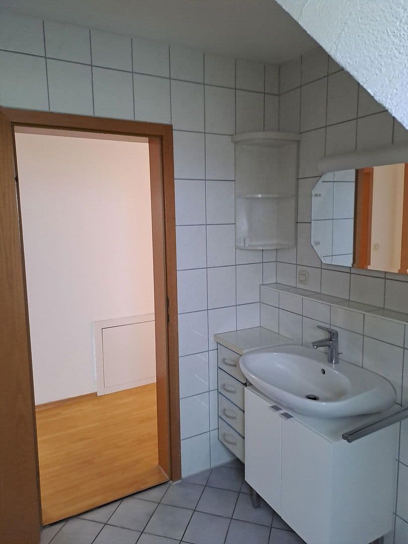 Prenájom bytu 3-izbový 77 m², Adelsdorf, Bavorsko Prenájom bytu 3-izbový 77 m², Adelsdorf, Bavorsko
