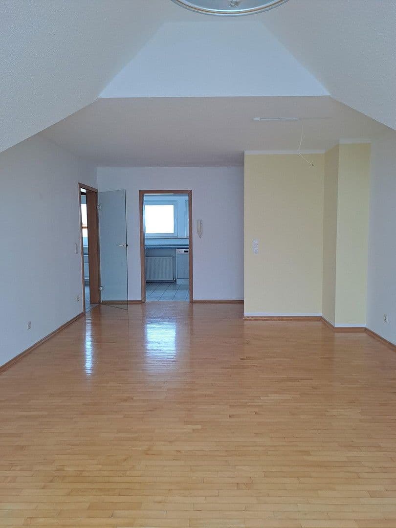 Prenájom bytu 3-izbový 77 m², Adelsdorf, Bavorsko Prenájom bytu 3-izbový 77 m², Adelsdorf, Bavorsko