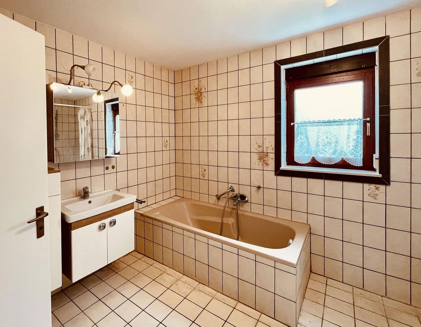 Predaj domu 176 m², pozemek 471 m², Simmozheim, Bádensko-Wurttembersko Predaj domu 176 m², pozemek 471 m², Simmozheim, Bádensko-Wurttembersko