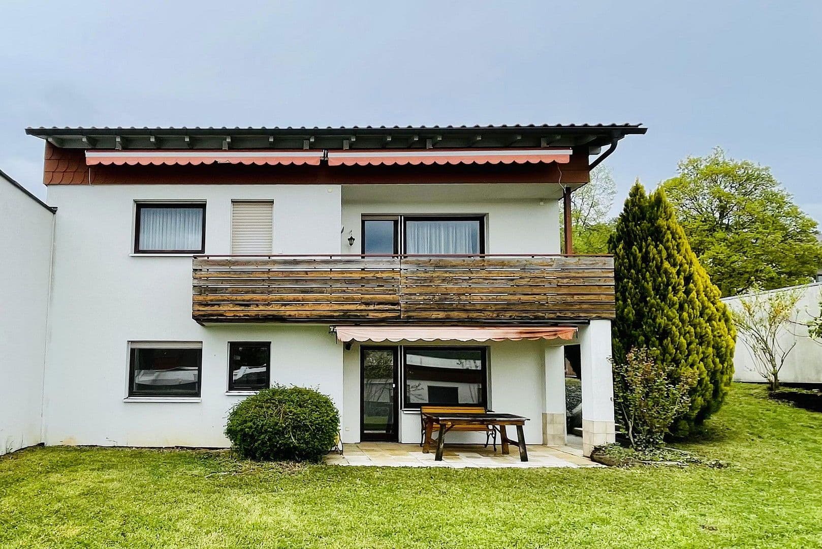 Predaj domu 176 m², pozemek 471 m², Simmozheim, Bádensko-Wurttembersko Predaj domu 176 m², pozemek 471 m², Simmozheim, Bádensko-Wurttembersko