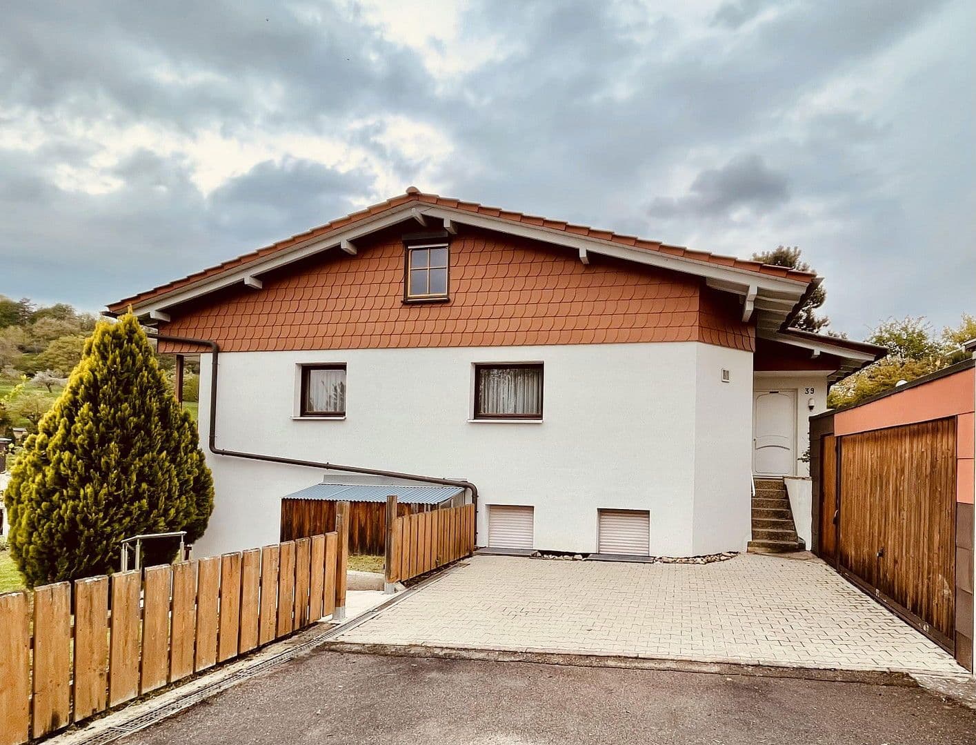 Predaj domu 176 m², pozemek 471 m², Simmozheim, Bádensko-Wurttembersko Predaj domu 176 m², pozemek 471 m², Simmozheim, Bádensko-Wurttembersko