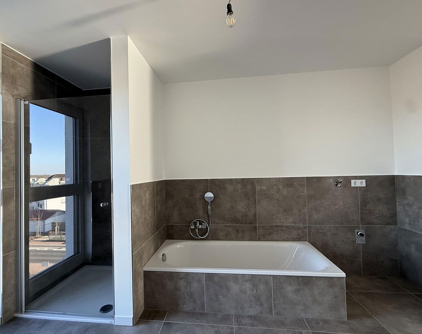 Prenájom bytu 5-izbový 134 m², Langendiebacher Str. 49, Erlensee, Hesensko Prenájom bytu 5-izbový 134 m², Langendiebacher Str. 49, Erlensee, Hesensko