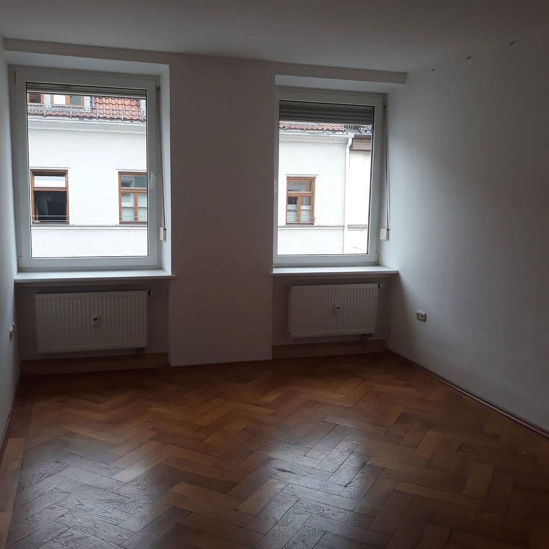 Prenájom bytu 4-izbový 100 m², Reichenbachstr. 15, München, Bavorsko Prenájom bytu 4-izbový 100 m², Reichenbachstr. 15, München, Bavorsko