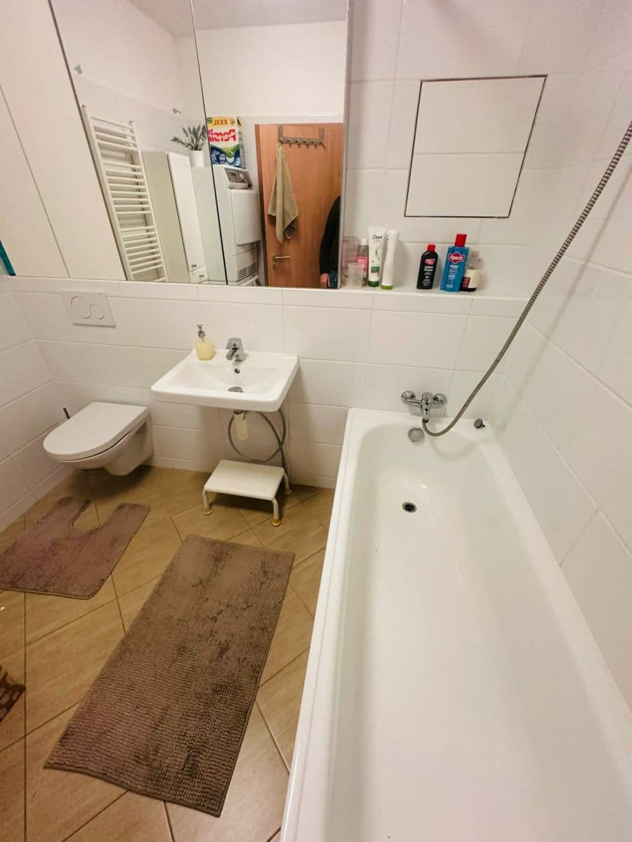 Prenájom bytu 4-izbový 100 m², Jana Přibíka, Praha, Praha Prenájom bytu 4-izbový 100 m², Jana Přibíka, Praha, Praha