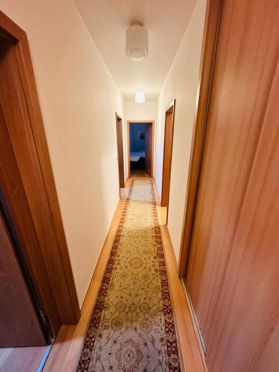 Prenájom bytu 4-izbový 100 m², Jana Přibíka, Praha, Praha Prenájom bytu 4-izbový 100 m², Jana Přibíka, Praha, Praha