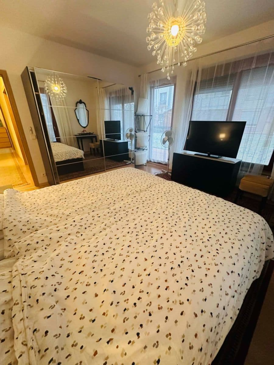 Prenájom bytu 4-izbový 100 m², Jana Přibíka, Praha, Praha Prenájom bytu 4-izbový 100 m², Jana Přibíka, Praha, Praha