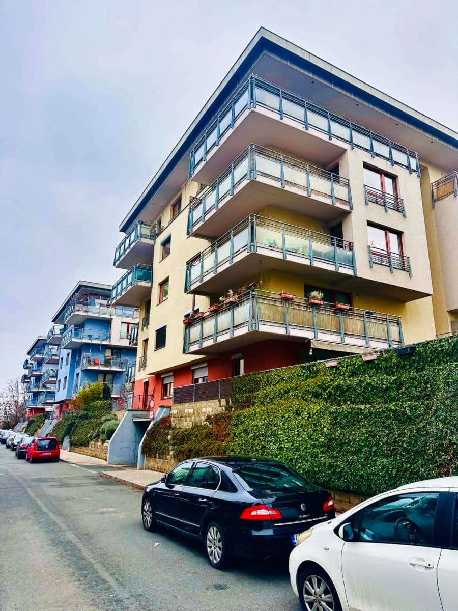 Prenájom bytu 4-izbový 100 m², Jana Přibíka, Praha, Praha Prenájom bytu 4-izbový 100 m², Jana Přibíka, Praha, Praha