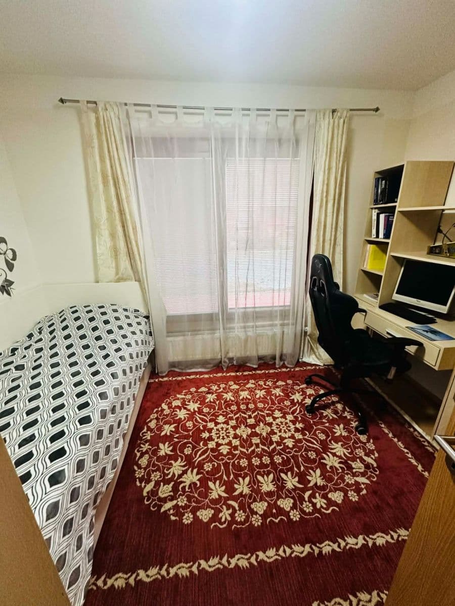 Prenájom bytu 4-izbový 100 m², Jana Přibíka, Praha, Praha Prenájom bytu 4-izbový 100 m², Jana Přibíka, Praha, Praha