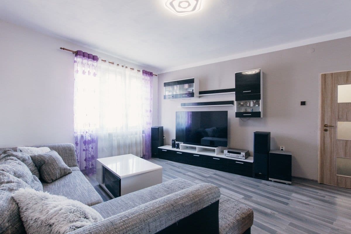 Predaj bytu 3-izbový 64 m², Hlavní, Aš, Karlovarský kraj Predaj bytu 3-izbový 64 m², Hlavní, Aš, Karlovarský kraj