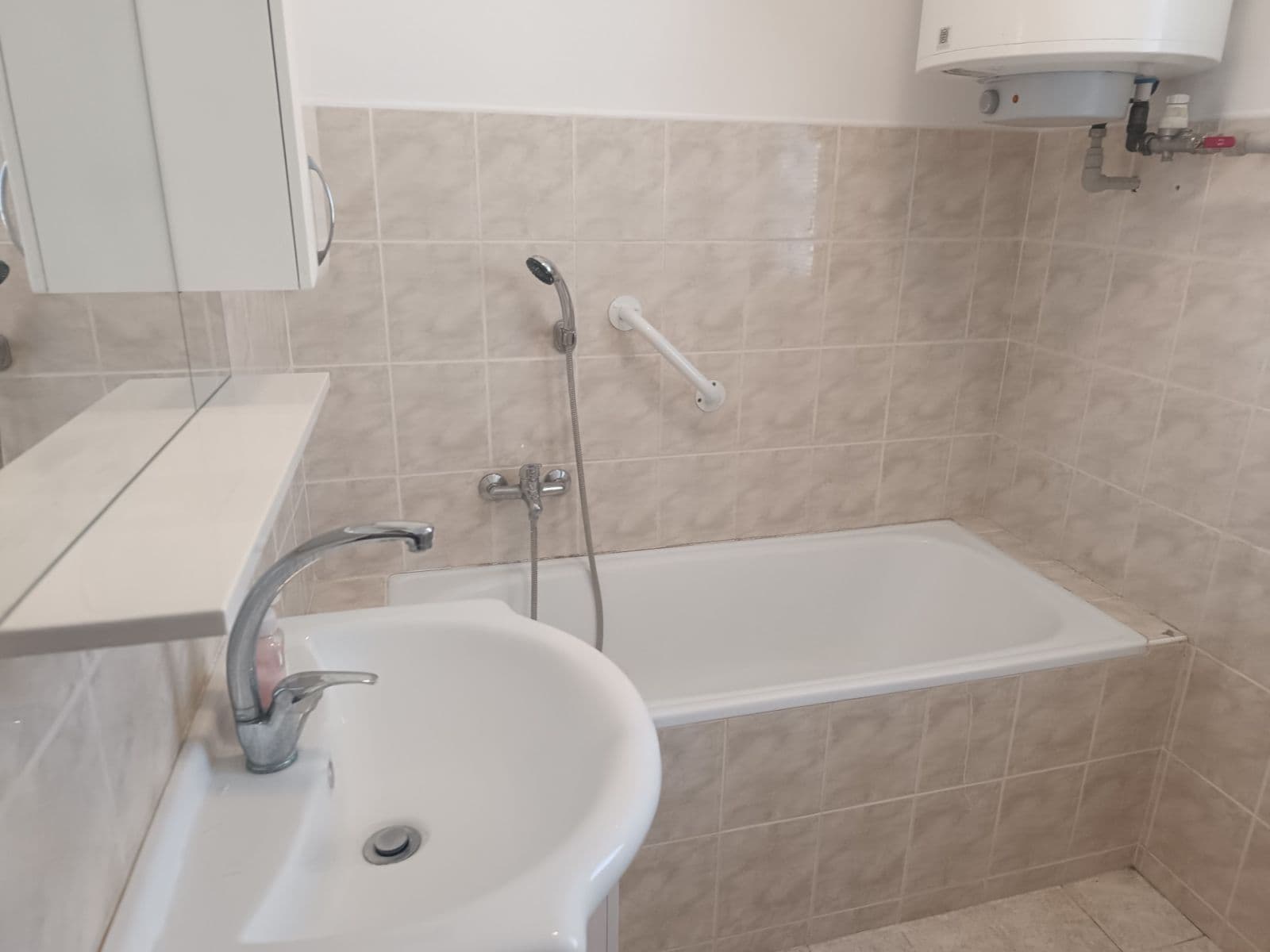 Predaj bytu 3-izbový 73 m², Štolmířská, Český Brod, Středočeský kraj Predaj bytu 3-izbový 73 m², Štolmířská, Český Brod, Středočeský kraj