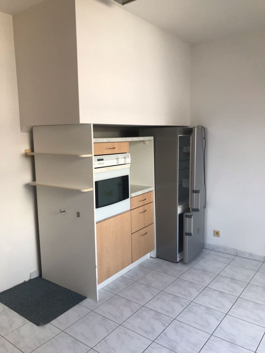 Prenájom bytu 2-izbový 81 m², Půlkruhová, Praha, Praha Prenájom bytu 2-izbový 81 m², Půlkruhová, Praha, Praha