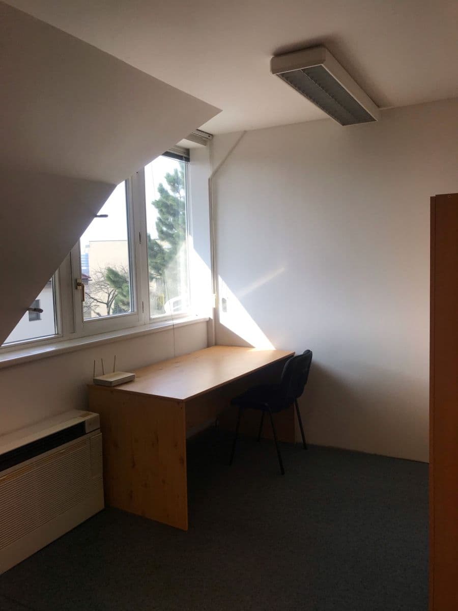 Prenájom bytu 2-izbový 81 m², Půlkruhová, Praha, Praha Prenájom bytu 2-izbový 81 m², Půlkruhová, Praha, Praha