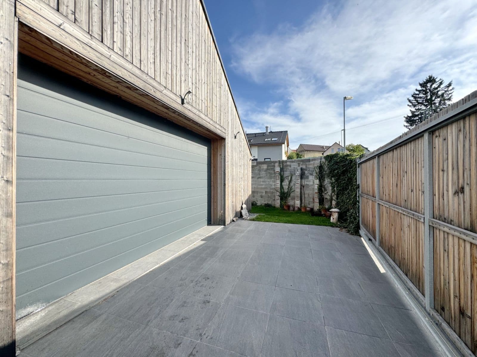 Predaj domu 411 m², pozemek 948 m², Na Obci, Hostouň, Středočeský kraj Predaj domu 411 m², pozemek 948 m², Na Obci, Hostouň, Středočeský kraj