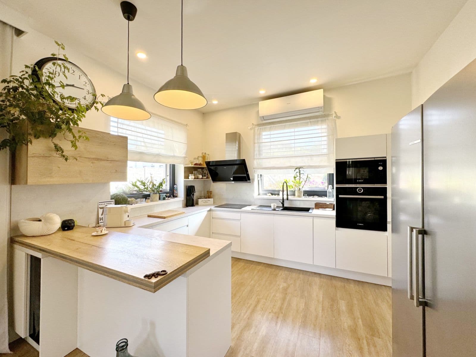 Predaj domu 411 m², pozemek 948 m², Na Obci, Hostouň, Středočeský kraj Predaj domu 411 m², pozemek 948 m², Na Obci, Hostouň, Středočeský kraj