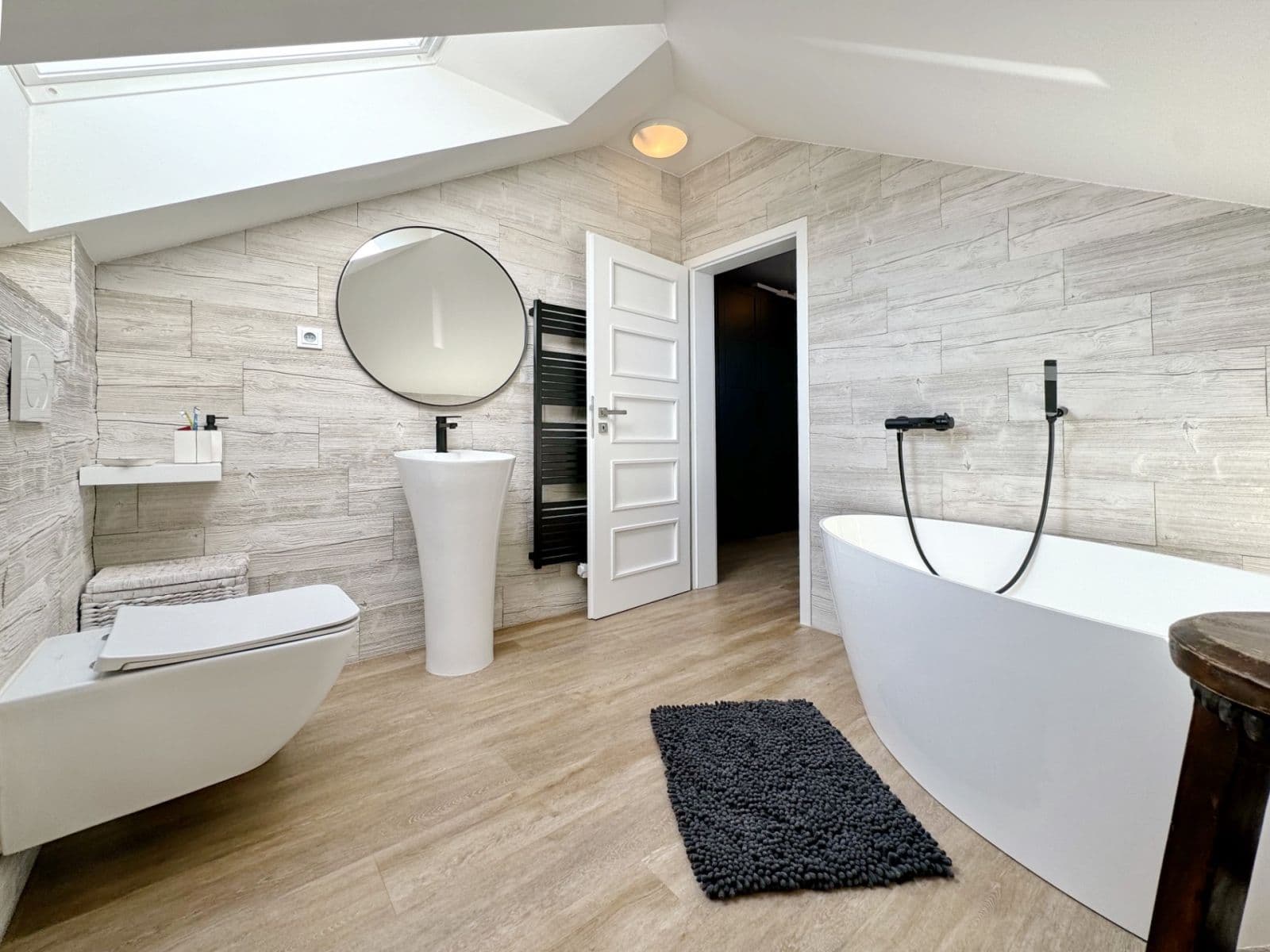 Predaj domu 411 m², pozemek 948 m², Na Obci, Hostouň, Středočeský kraj Predaj domu 411 m², pozemek 948 m², Na Obci, Hostouň, Středočeský kraj