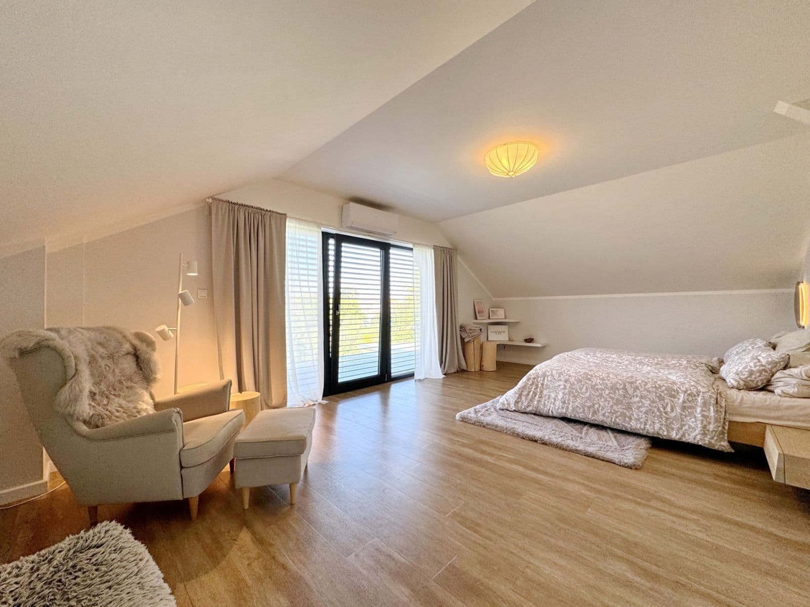 Predaj domu 411 m², pozemek 948 m², Na Obci, Hostouň, Středočeský kraj Predaj domu 411 m², pozemek 948 m², Na Obci, Hostouň, Středočeský kraj