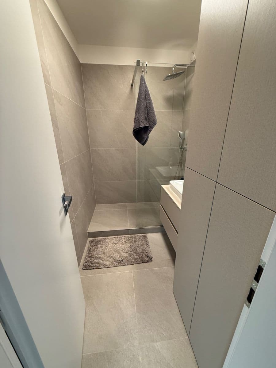 Prenájom bytu 2-izbový 58 m², Hany Meličkovej, Karlova Ves, Bratislavský kraj Prenájom bytu 2-izbový 58 m², Hany Meličkovej, Karlova Ves, Bratislavský kraj