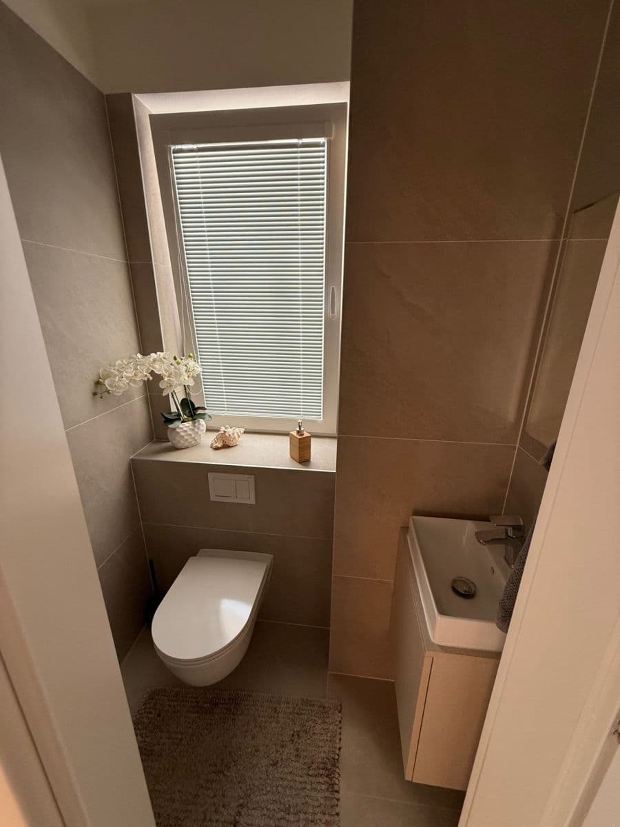 Prenájom bytu 2-izbový 58 m², Hany Meličkovej, Karlova Ves, Bratislavský kraj Prenájom bytu 2-izbový 58 m², Hany Meličkovej, Karlova Ves, Bratislavský kraj