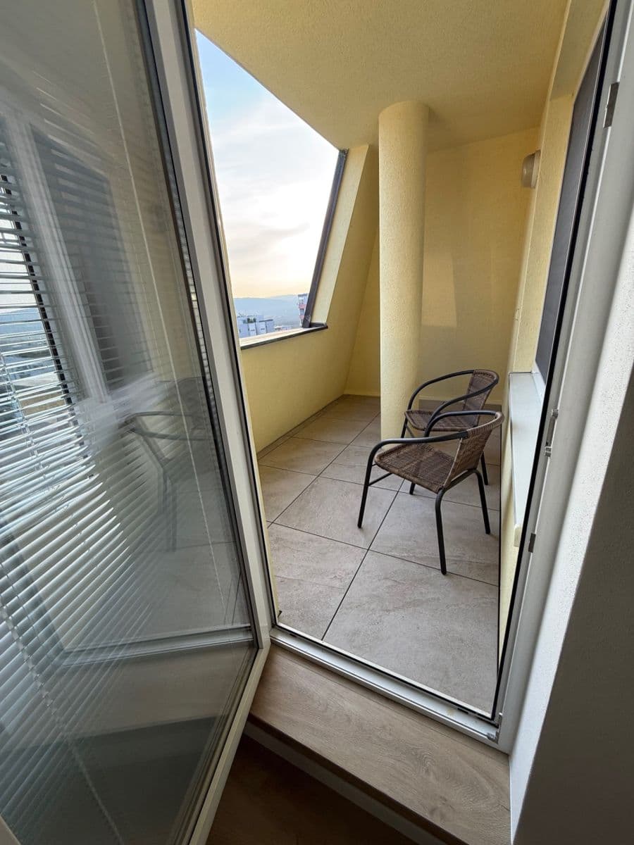 Prenájom bytu 2-izbový 58 m², Hany Meličkovej, Karlova Ves, Bratislavský kraj Prenájom bytu 2-izbový 58 m², Hany Meličkovej, Karlova Ves, Bratislavský kraj