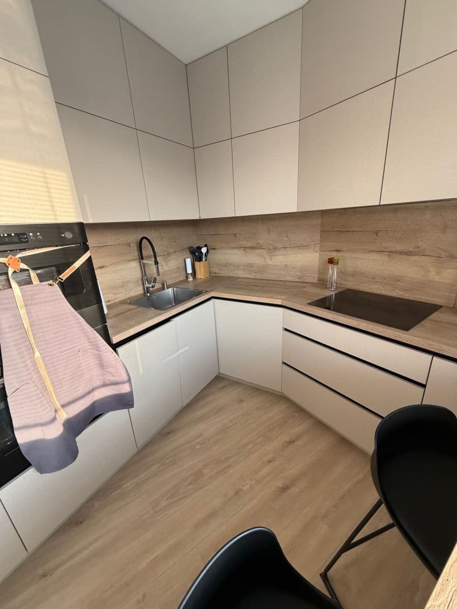 Prenájom bytu 2-izbový 58 m², Hany Meličkovej, Karlova Ves, Bratislavský kraj Prenájom bytu 2-izbový 58 m², Hany Meličkovej, Karlova Ves, Bratislavský kraj