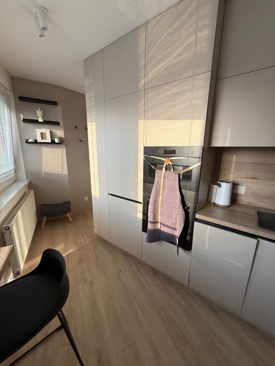 Prenájom bytu 2-izbový 58 m², Hany Meličkovej, Karlova Ves, Bratislavský kraj Prenájom bytu 2-izbový 58 m², Hany Meličkovej, Karlova Ves, Bratislavský kraj