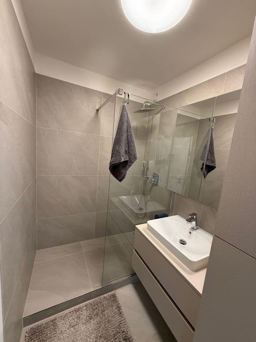 Prenájom bytu 2-izbový 58 m², Hany Meličkovej, Karlova Ves, Bratislavský kraj Prenájom bytu 2-izbový 58 m², Hany Meličkovej, Karlova Ves, Bratislavský kraj